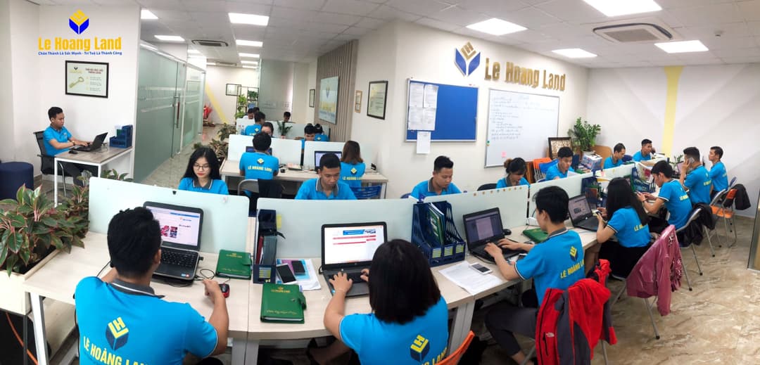 Lê Hoàng Land Team